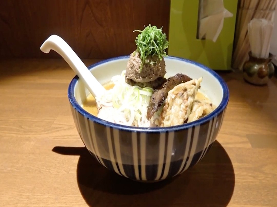 “간 페이스트 라멘이라고?!” 일본 180만 유튜버가 충격받은 삿포로 변태(?) 맛집