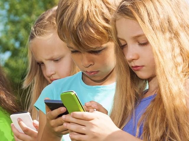 퀴즈를 통해 어린이들의 스마트폰 사용을 제한하는 교육용 <strong>앱</strong>, Play My Way