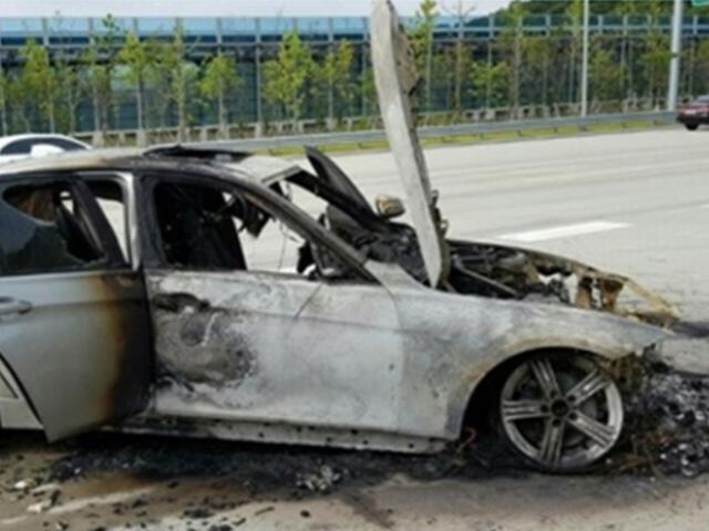 경북서 에쿠스 차량 화재···2명 사상