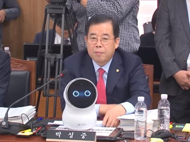 <strong>인공지능</strong> 못 알아듣는 한국당 의원 사투리 “헤이 클로이~”