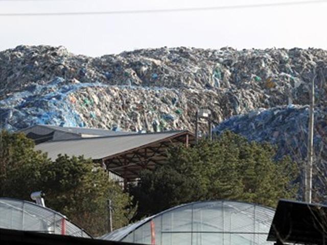 폐기물 7만4천t 거대한 쓰레기산…"악취·먼지에 못 살겠다"