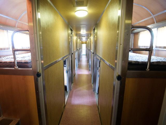 [단독]18일간 달리는 남북열차…캡슐 침대 28개 옆칸엔 라면·햇반