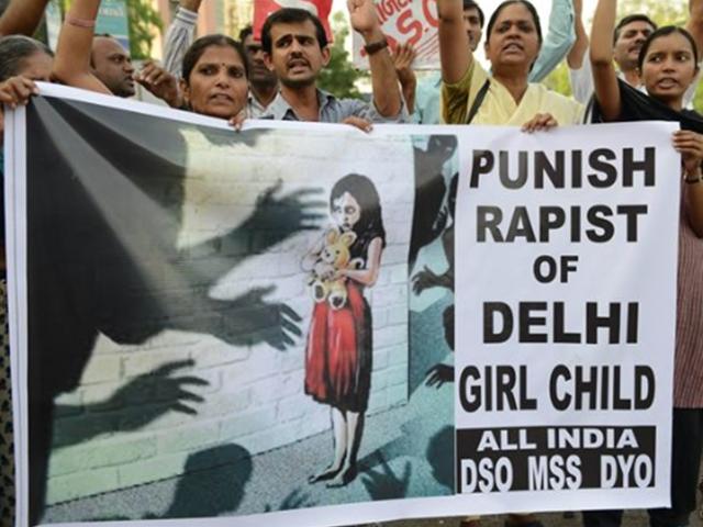 “인도는 변하지 않았다” 집단성폭행 피해자 6주기에 유아 성폭행 발생
