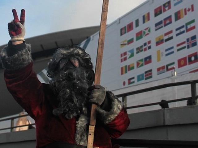 광고 천재 이제석의 검은 산타…중국 공안이 출동한 사연
