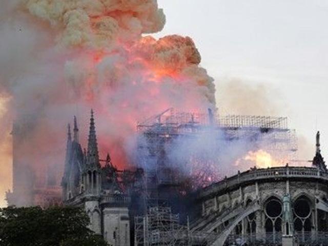 ‘파리 860년 역사’ <strong>노트르담 대성당</strong> 화재…불길 어디서 치솟았나