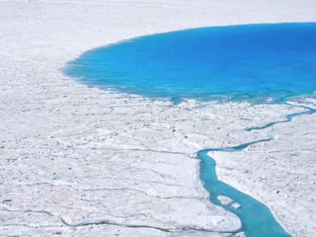 대륙 빙하 바다로 끌고 가는 ‘물귀신’…그린란드 호수 ‘온난화 폭탄’ 되나