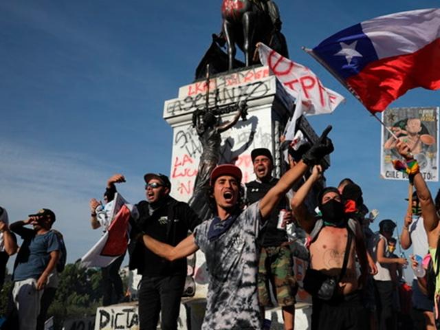 <strong>칠레</strong> 반정부 시위 배후가 K-팝?…정부 보고서 논란