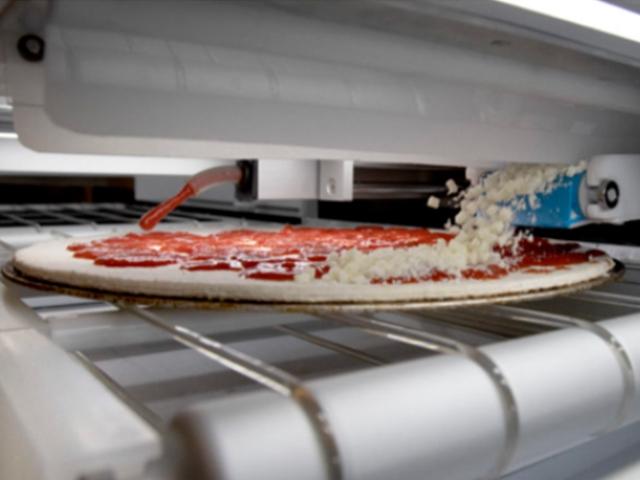 1시간에 300판 뚝딱… 로봇이 만드는 피자 맛은?