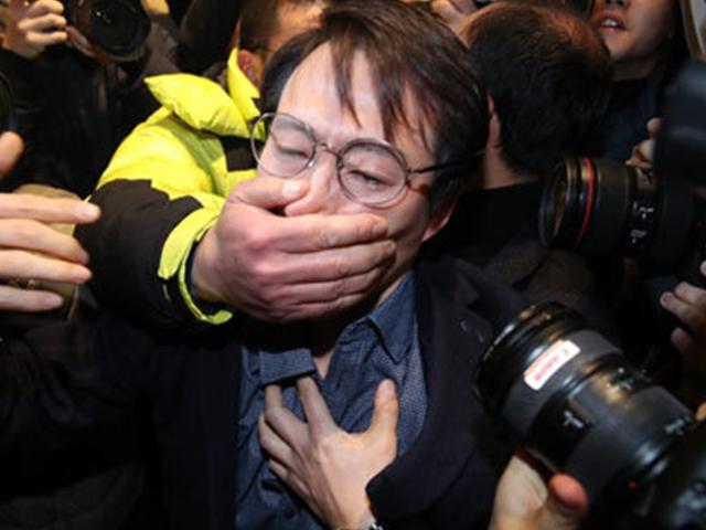 미래한국당 창단식서 '창당 반대' 외치다 끌려나간 미래당 대표