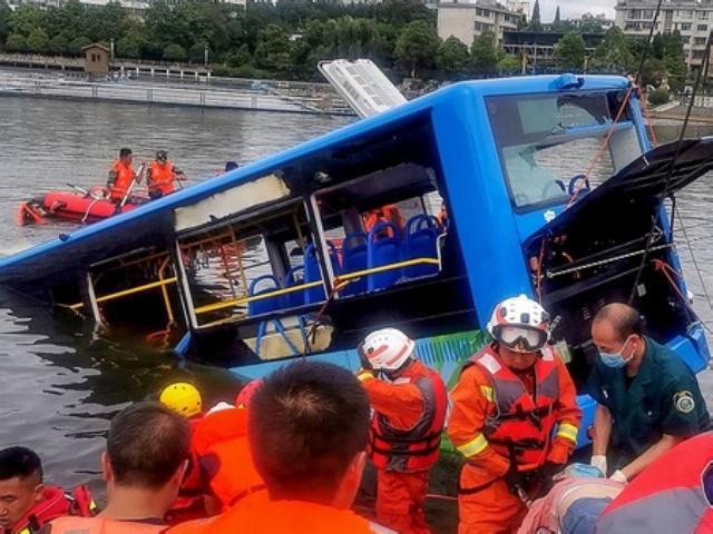 ‘21명 사망’ 중국 버스 추락사고는…사회에 불만품은 기사의 범행