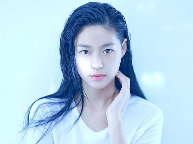 <strong>설현</strong> 담배 루머에 FNC 화들짝…"선처 없이 강경 대응"
