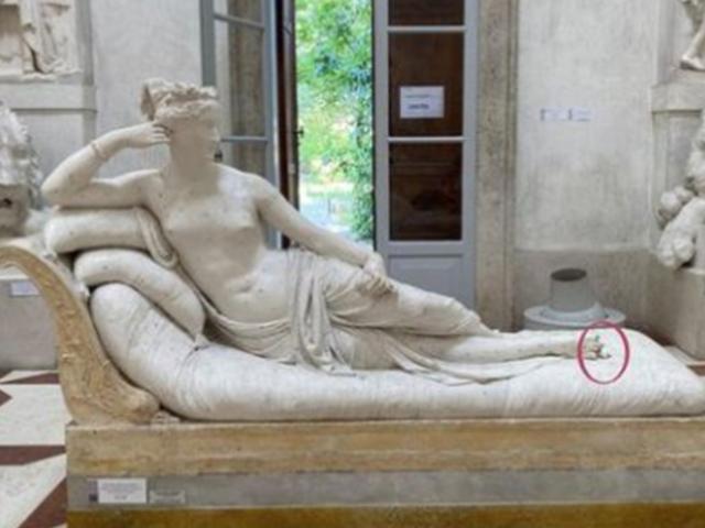 나폴레옹 여동생 날벼락···박물관 셀카족탓에 발가락 부러졌다