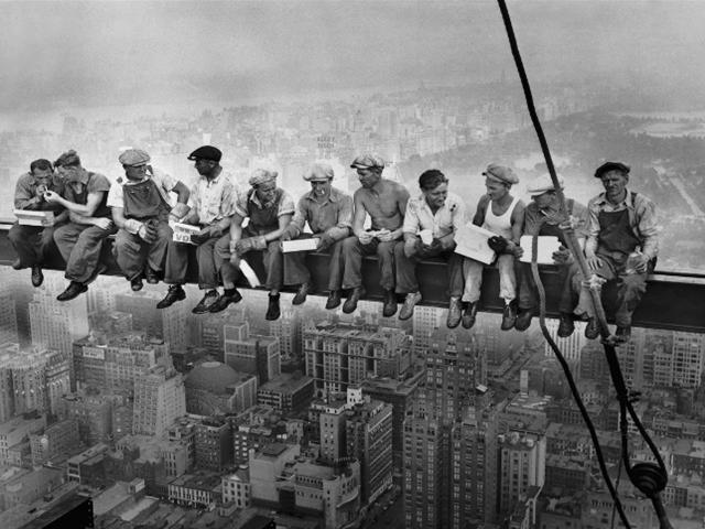 20세기 대표사진 마천루 위에서의 점심은 누가 촬영했을까?