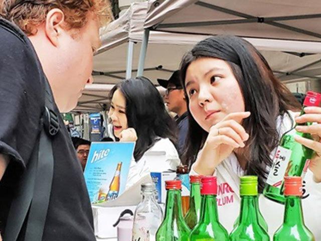 “한국 와인이라 불립니다” 미국 월마트에서 1병 만원에 팔리는 ‘이것’
