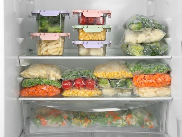 냉동실에 얼려서 좋은 음식 vs 얼리면 안 되는 음식