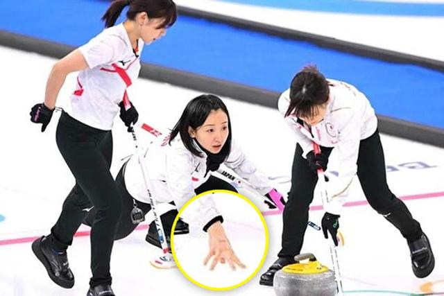 한일전 <strong>컬링</strong>에서 화제된 일본 대표 후지사와의 손등에 적힌 문신 의미, 이거였다