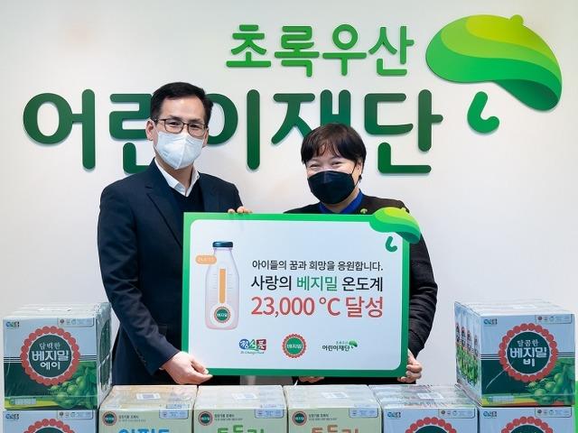 ‘사랑의 <strong>베지밀</strong> 온도계’ 캠페인 성료…정식품, 초록우산어린이재단에 두유 전달